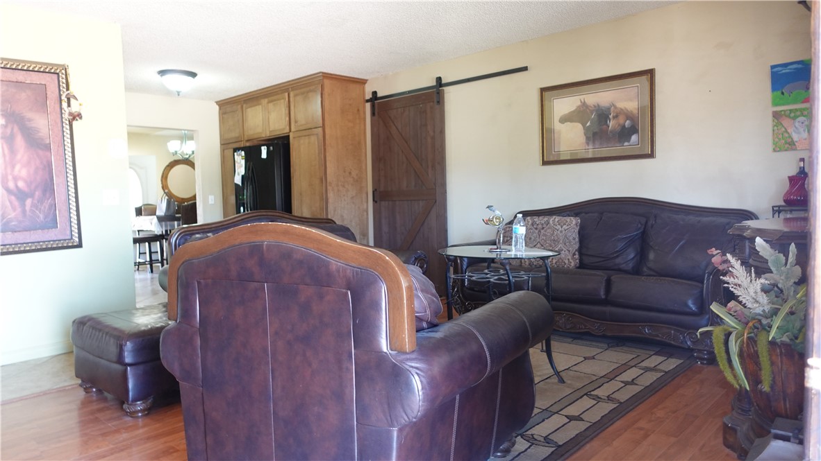Detail Gallery Image 4 of 15 For 9430 Choiceana Ave, Hesperia,  CA 92345 - 3 Beds | 2 Baths