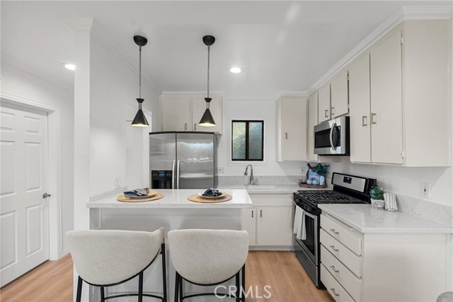 Detail Gallery Image 5 of 18 For 4506 Saugus Ave #8,  Sherman Oaks,  CA 91403 - 1 Beds | 1 Baths