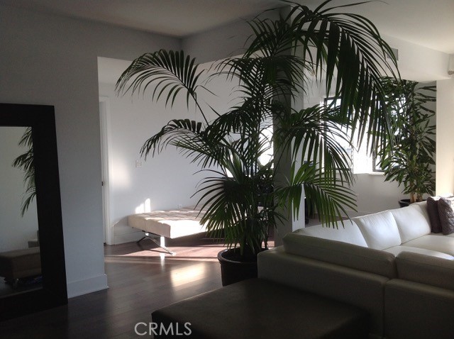 https://media.crmls.org/medias/0ab1d29a-e843-491a-adf3-22512a307361.jpg?preset=X-Large