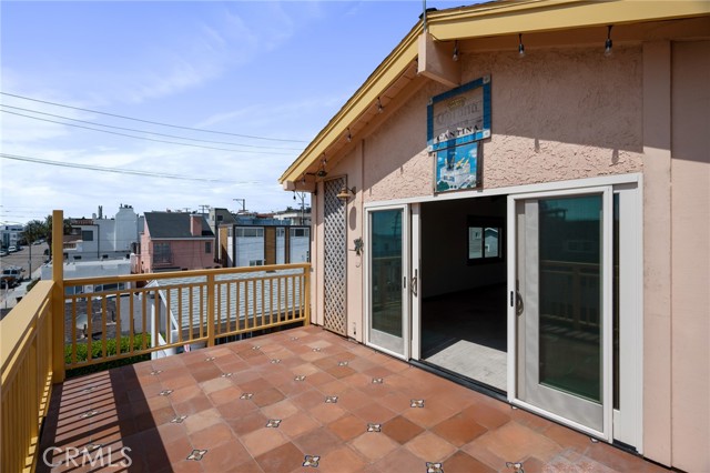 738 Manhattan Avenue, Hermosa Beach, California 90254, 5 Bedrooms Bedrooms, ,3 BathroomsBathrooms,Residential,Sold,Manhattan,SB23159527