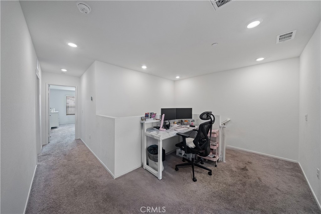 https://media.crmls.org/medias/0ab5d08f-a082-464a-a05e-daf6fb6b4d72.jpg?preset=X-Large