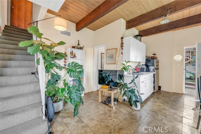 Detail Gallery Image 14 of 19 For 5114 Medina Rd, Woodland Hills,  CA 91364 - 3 Beds | 2/1 Baths