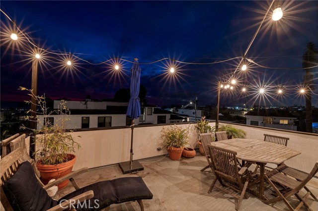 1204 19th Street, Hermosa Beach, California 90254, 3 Bedrooms Bedrooms, ,2 BathroomsBathrooms,Residential,Sold,19th,SB25046452