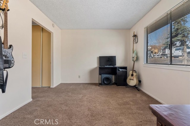 2 Village Lane, Tehachapi CA: https://media.crmls.org/medias/0ab72243-a143-443c-a187-8687f3ea4ad4.jpg