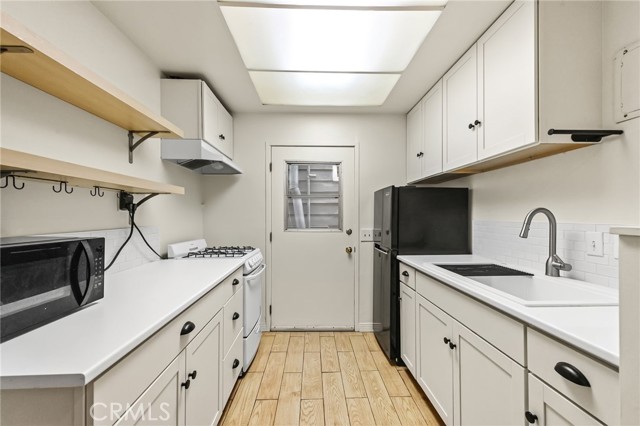 1634 Bayview Drive, Hermosa Beach CA: https://media.crmls.org/medias/0ab77d9d-0d72-431c-889a-15d377613e18.jpg