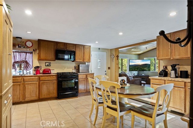 22864 Alder Lane, Crestline CA: https://media.crmls.org/medias/0ab7a388-bb4c-4724-8a75-e61a8011096a.jpg