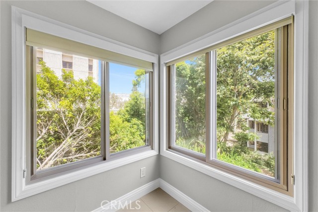 260 Cagney Lane, Newport Beach CA: https://media.crmls.org/medias/0ab8fa62-4590-4389-bdc8-5e4d131d5b7e.jpg