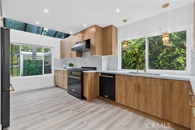 Detail Gallery Image 11 of 52 For 1 Rainbow Falls, Irvine,  CA 92603 - 4 Beds | 3 Baths