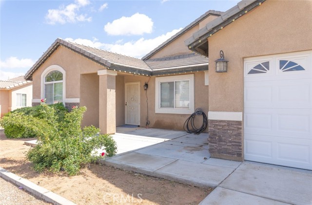 Detail Gallery Image 6 of 35 For 14193 Fresian, Apple Valley,  CA 92307 - 4 Beds | 3 Baths