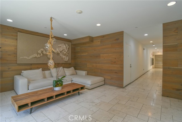 Detail Gallery Image 3 of 28 For 11911 Mayfield Ave #102,  Los Angeles,  CA 90049 - 3 Beds | 2/1 Baths