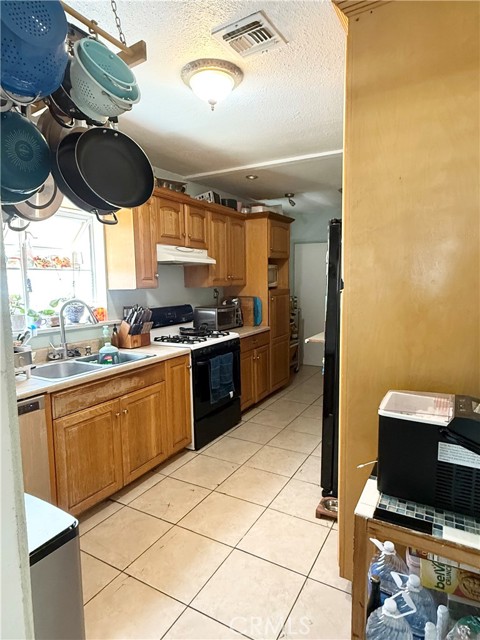 516 N Brand Boulevard, San Fernando CA: https://media.crmls.org/medias/0ab9f71a-4756-4070-94df-868d0fe7412e.jpg