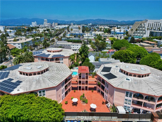 2025 4th Street, Santa Monica CA: https://media.crmls.org/medias/0abb646a-2312-45d5-b64a-1fb6b4abd496.jpg
