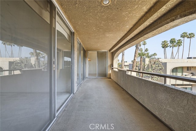 Detail Gallery Image 14 of 50 For 5330 Lindley Ave #305,  Encino,  CA 91316 - 2 Beds | 2 Baths