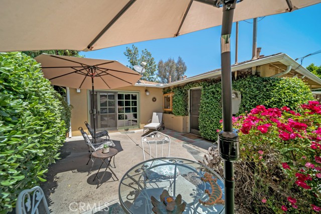 Detail Gallery Image 8 of 25 For 20924 Avenue San Luis, Woodland Hills,  CA 91364 - 2 Beds | 2 Baths
