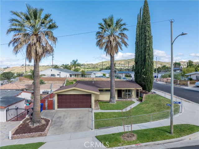 Detail Gallery Image 1 of 28 For 18839 Delight, Canyon Country,  CA 91351 - 3 Beds | 2 Baths