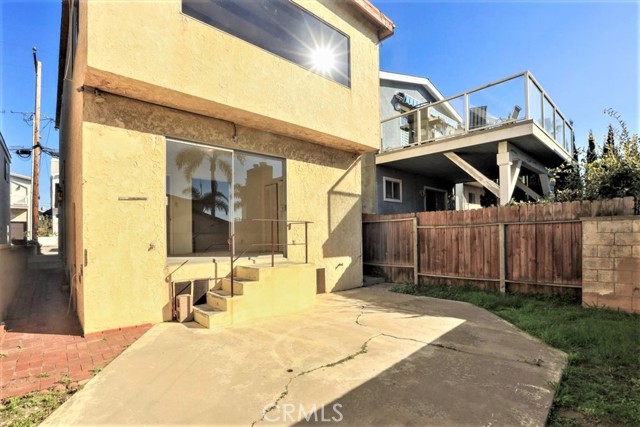 2017 Hillcrest Drive, Hermosa Beach, California 90254, 3 Bedrooms Bedrooms, ,2 BathroomsBathrooms,Residential,Sold,Hillcrest,SB22021267