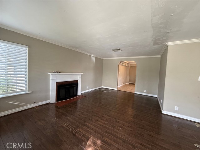 Detail Gallery Image 5 of 21 For 6900 Garden Grove, Reseda,  CA 91335 - 4 Beds | 2 Baths