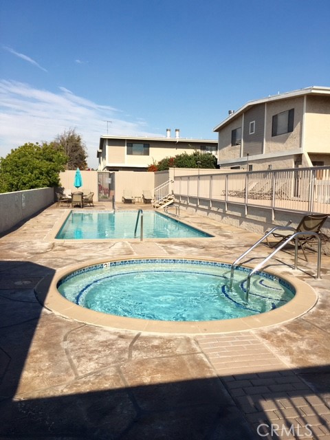 515 Meyer Lane, Redondo Beach, California 90278, 2 Bedrooms Bedrooms, ,1 BathroomBathrooms,Residential,Sold,Meyer,PW21191268