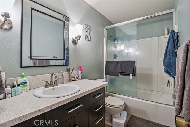 1832 Oak Tree Drive, Los Angeles CA: https://media.crmls.org/medias/0abeff08-bfe4-4007-ae93-a93220923de4.jpg