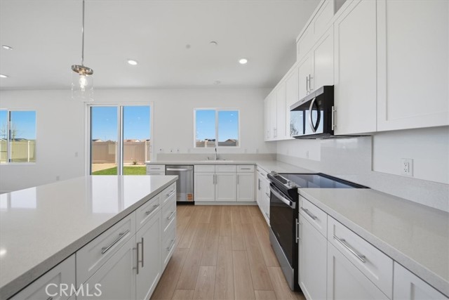 Detail Gallery Image 14 of 45 For 44258 Fleetwood Dr, Lancaster,  CA 93535 - 3 Beds | 2 Baths