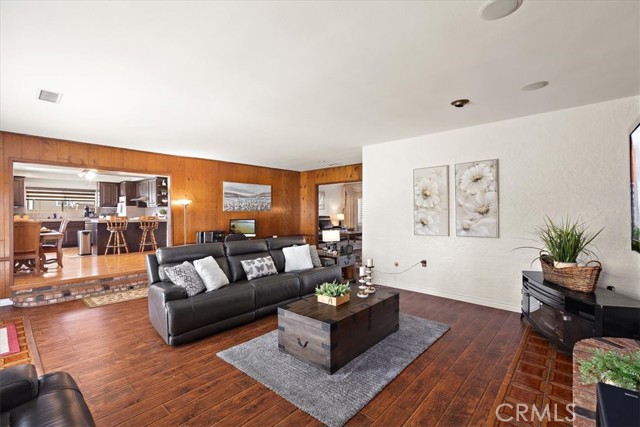 Detail Gallery Image 10 of 53 For 420 W Tichenor St, Compton,  CA 90220 - 3 Beds | 2 Baths