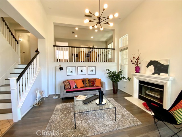 Detail Gallery Image 3 of 22 For 24024 Bridgeport Ln #25,  Valencia,  CA 91355 - 3 Beds | 2/1 Baths