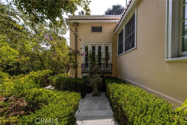Detail Gallery Image 7 of 35 For 2027 N Highland Ave, Los Angeles,  CA 90068 - 6 Beds | 3 Baths