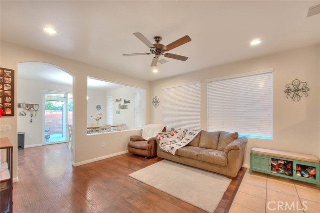 Detail Gallery Image 9 of 57 For 1343 Comfrey Leaf Drive, Beaumont,  CA 92223 - 4 Beds | 3 Baths