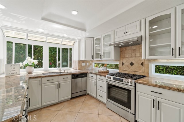Detail Gallery Image 9 of 36 For 16 Harrisburg, Irvine,  CA 92620 - 5 Beds | 3 Baths