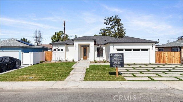 Detail Gallery Image 5 of 41 For 3714 Brave Ave, Bakersfield,  CA 93304 - 3 Beds | 2 Baths