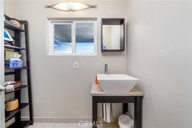Detail Gallery Image 17 of 27 For 3711 Channel Pl, Newport Beach,  CA 92663 - 2 Beds | 1/1 Baths