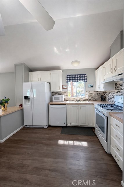 Detail Gallery Image 5 of 17 For 17625 Langlois #105,  Desert Hot Springs,  CA 92241 - 2 Beds | 2 Baths