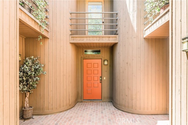 Detail Gallery Image 5 of 33 For 13236 Valleyheart #102,  Studio City,  CA 91604 - 2 Beds | 3 Baths