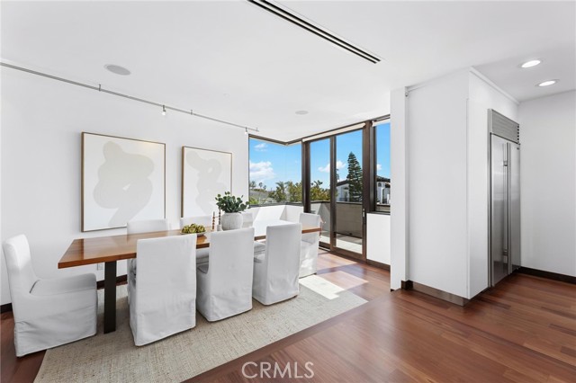 2114 Manhattan Ave, Hermosa Beach CA: https://media.crmls.org/medias/0ac571aa-ac1a-4b5e-8f65-cf43a12b0989.jpg