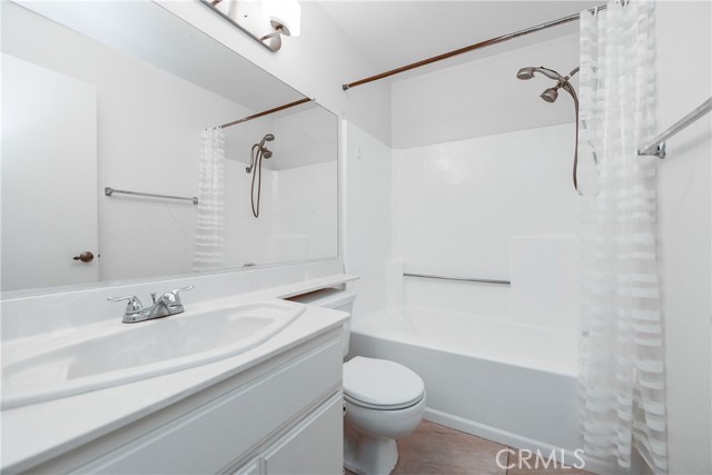 116 Costero Aisle, Irvine CA: https://media.crmls.org/medias/0ac5a13b-0148-4388-8279-69be81ae739c.jpg