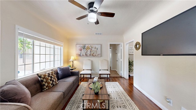 Detail Gallery Image 4 of 22 For 309 E J St, Ontario,  CA 91764 - 2 Beds | 1 Baths