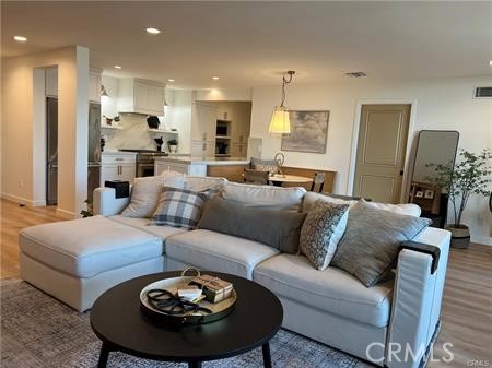Detail Gallery Image 4 of 28 For 723 Palisades Beach Road #101,  Santa Monica,  CA 90402 - 2 Beds | 2 Baths