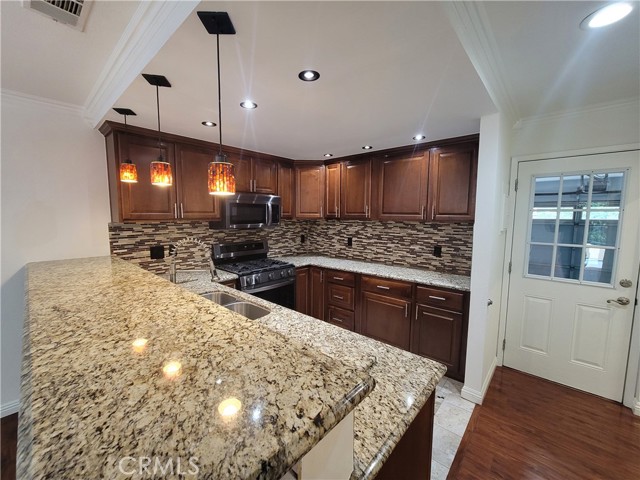 11076 Sharp Avenue, Mission Hills (San Fernando) CA: https://media.crmls.org/medias/0ac8989b-0f6f-4eda-8c51-44f1b0de804f.jpg