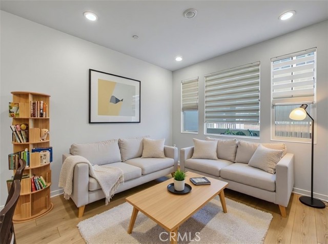 Detail Gallery Image 4 of 28 For 16428 Whittier Bld #2,  Whittier,  CA 90603 - 3 Beds | 3 Baths