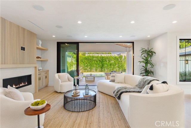 Detail Gallery Image 13 of 48 For 4506 Greenbush Ave, Sherman Oaks,  CA 91423 - 4 Beds | 5/1 Baths