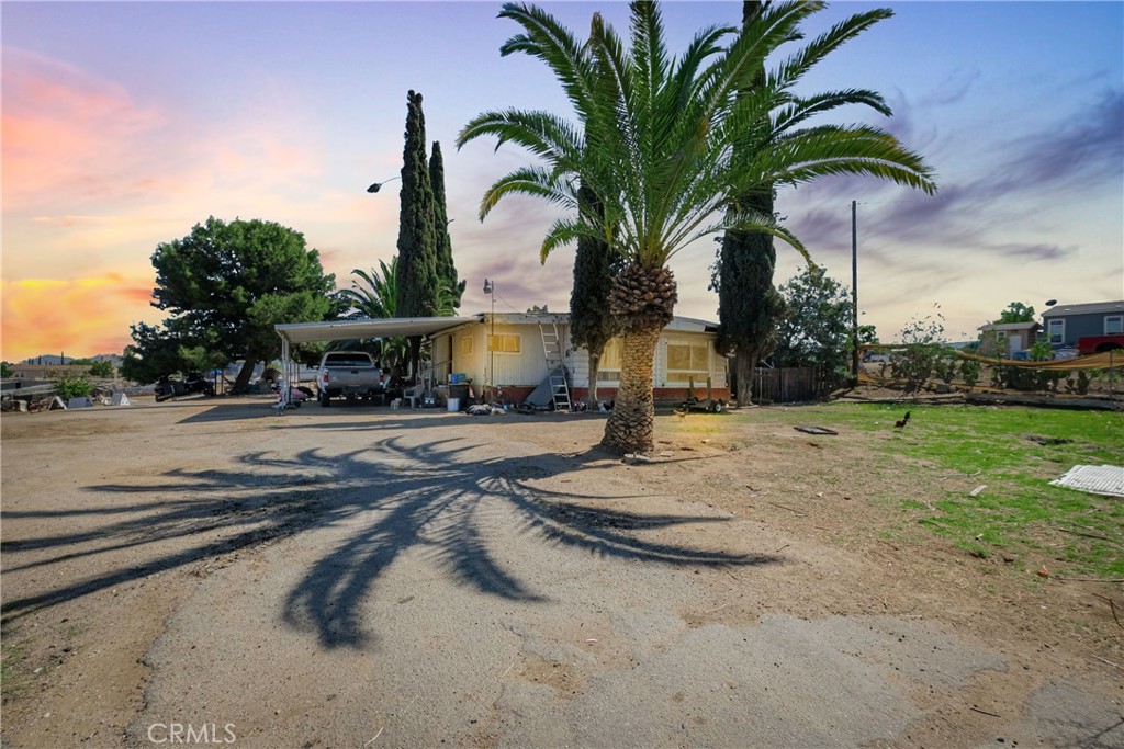 https://media.crmls.org/medias/0acc72bd-672a-4cb7-bb0c-0217cf081b43.jpg?preset=X-Large