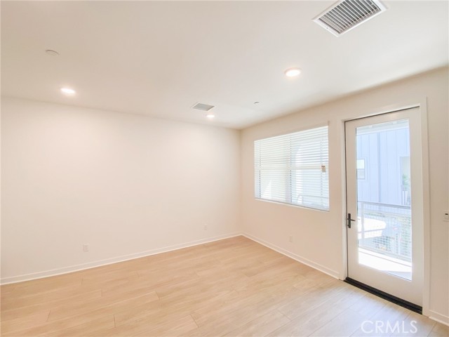 Detail Gallery Image 11 of 21 For 947 N Divino Privado #9,  Ontario,  CA 91764 - 3 Beds | 2/1 Baths