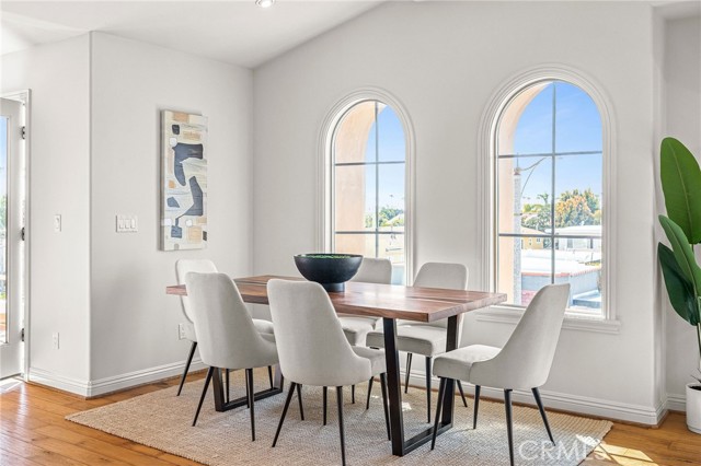 Light and bright dining area.