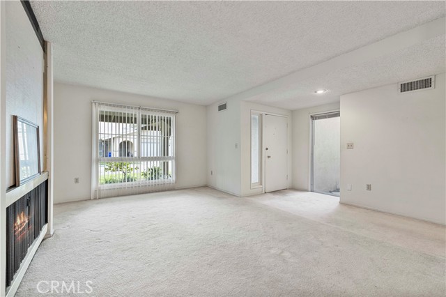 Detail Gallery Image 3 of 34 For 26838 -C Avenue of the Oaks #C,  Newhall,  CA 91321 - 2 Beds | 2 Baths