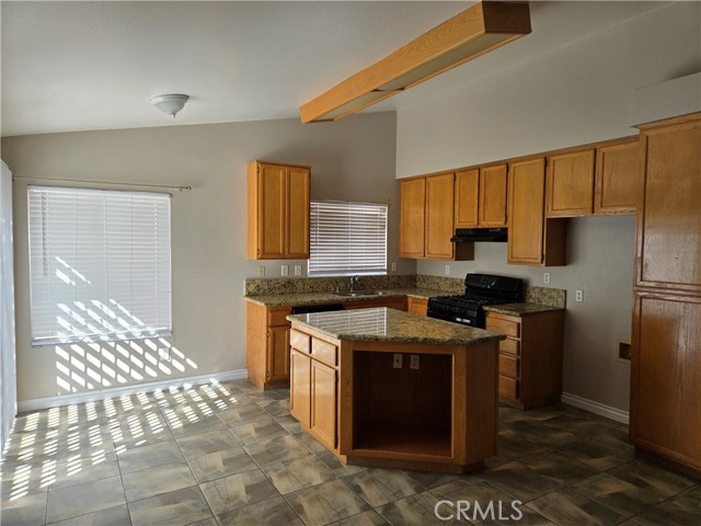 Detail Gallery Image 11 of 43 For 12993 Dartmouth Ct, Victorville,  CA 92392 - 3 Beds | 2 Baths