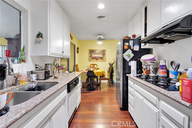 Detail Gallery Image 11 of 27 For 858 Coral, Hemet,  CA 92543 - 2 Beds | 2 Baths