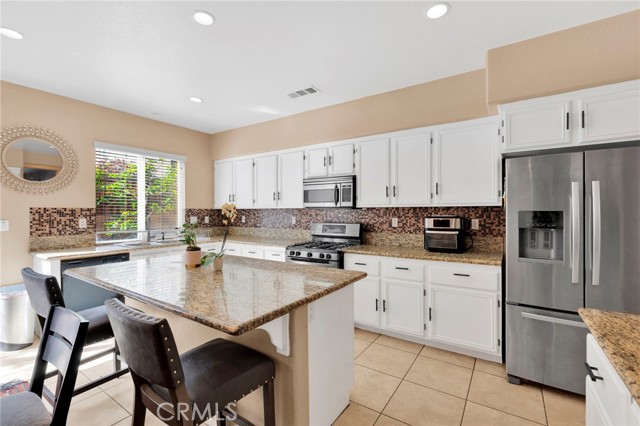 Detail Gallery Image 4 of 74 For 12655 Verano, Victorville,  CA 92392 - 5 Beds | 4/1 Baths