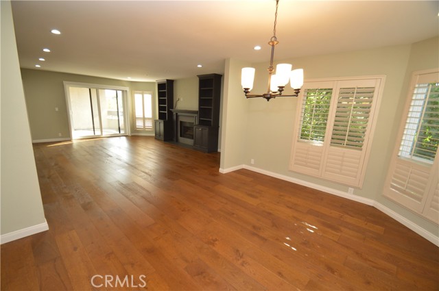 10409 Riverside Drive # 204, Toluca Lake (los Angeles), California 91602, 3 Bedrooms Bedrooms, ,1 BathroomBathrooms,Residential,For Sale,10409 Riverside Drive # 204,CRBB24229556