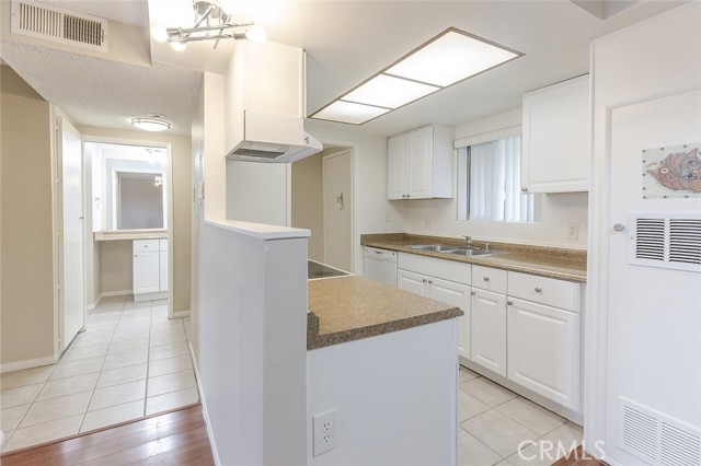 1517 E Garfield Avenue, Glendale CA: https://media.crmls.org/medias/0ad2e1ab-630c-4e7f-a798-505dd1e50353.jpg