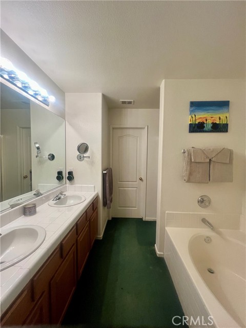 Detail Gallery Image 21 of 26 For 2697 E Skyview Ave, Fresno,  CA 93720 - 3 Beds | 2/1 Baths